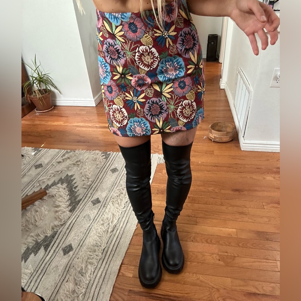 NWOT Floral print mini skirt